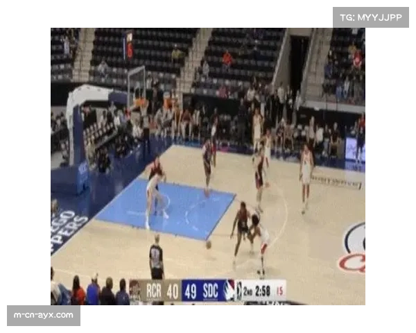 面对高大内线绕前包夹策略,挡拆中投提速反击破解高度 面对高大内线绕前包夹策略,挡拆中投提速反击破解高度